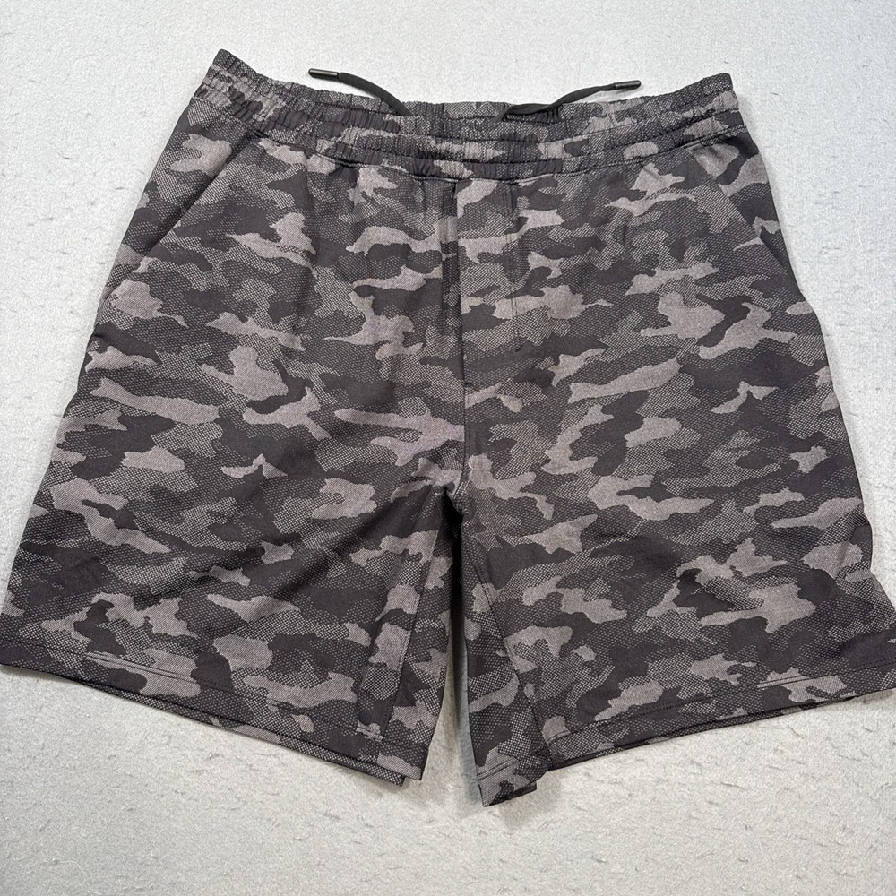 Lululemon Pace Breaker Short Men M - 32 BLK Camo 8" Drawstring Performance Run